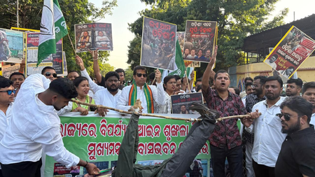 ओडिशा: कानून व्यवस्था की बिगड़ती स्थिति को लेकर बीजद ने मुख्यमंत्री आवास को घेरा