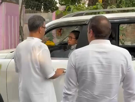 ममता बनर्जी का भाजपा व आयोग पर तंज, कहा-'लोकतंत्र के त्योहार को बर्बाद करने की हो रही कोशिश'