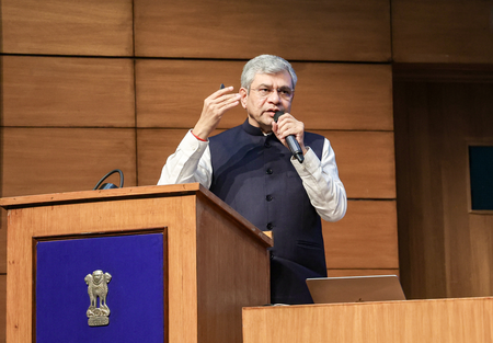 सोशल मीडिया प्लेटफॉर्म कंटेंट क्रिएटर्स के साथ निष्पक्ष रूप से रेवेन्यू साझा करें: अश्विनी वैष्णव