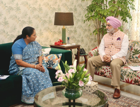 दिल्ली की सीएम ने विधानसभा में महिला विधेयक पर प्रस्ताव पेश करने से पहले उपराज्यपाल से मुलाकात की