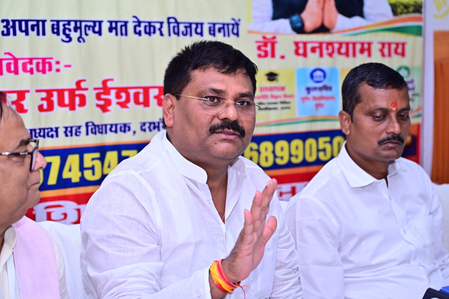 उमेश कुशवाहा ने लालू प्रसाद यादव पर 'चारवाहा विद्यालय' की अवधारणा को लेकर निशाना साधा