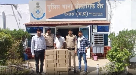 देवास में अवैध शराब के खिलाफ बड़ी कार्रवाई, 14 पेटी शराब और एक कार जब्त