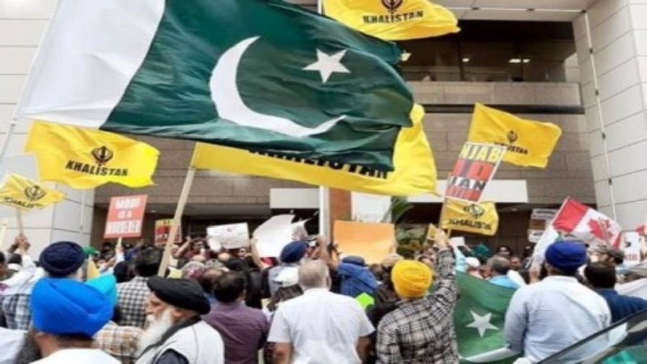 विदेश में तिरंगे का अपमान अस्वीकार्य, कुछ लोगों की हरकत को पूरे सिख समुदाय से नहीं जोड़ा जा सकता: रिपोर्ट
