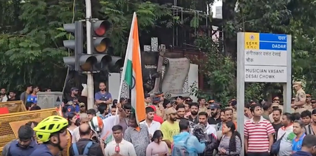 धर्मेंद्र प्रधान के इस्तीफे के बाद मुंबई में शिवसेना (यूबीटी) और मनसे ने निकाला मार्च