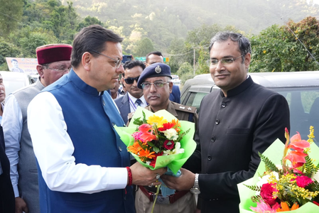 उत्तराखंड: सीएम धामी ने भराड़ीसैंण जाते समय निर्माणाधीन पुल और सुरंग का किया निरीक्षण, चमोली में भव्य स्वागत