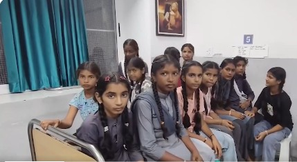 मध्य प्रदेश: इंदौर में भोजन करने के बाद 30 से अधिक स्कूली बच्चे पड़े बीमार