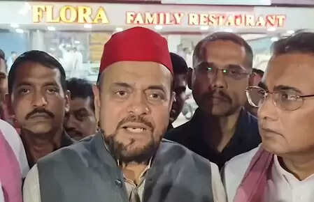 महाराष्ट्र : अबू आजमी का कांग्रेस पर तीखा हमला, कहा- 'पार्टी खुद को खत्म कर रही'