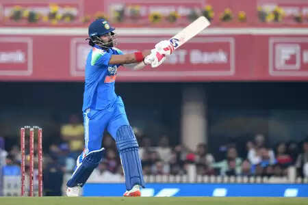 केएल राहुल ने विराट कोहली को पीछे छोड़ा, एमएस धोनी अब भी बहुत आगे