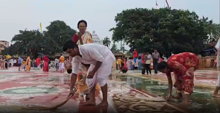 पुरी: जगन्नाथ रथ यात्रा से पहले गुंडिचा मंदिर में 'गुंडिचा मार्जन' की रस्म, श्रद्धालुओं ने की साफ-सफाई