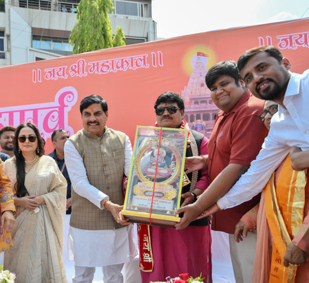 उज्जैन में धूमधाम से मनाया गया 'चेटी चंड' का पर्व, जया प्रदा, आफताब और कुश शाह ने निकाली रैली