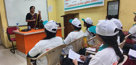 प्रयागराज : स्किल इंडिया मिशन से महिलाओं को मिल रही सशक्त पहचान, आरसेटी के प्रशिक्षण से बन रहीं आत्मनिर्भर