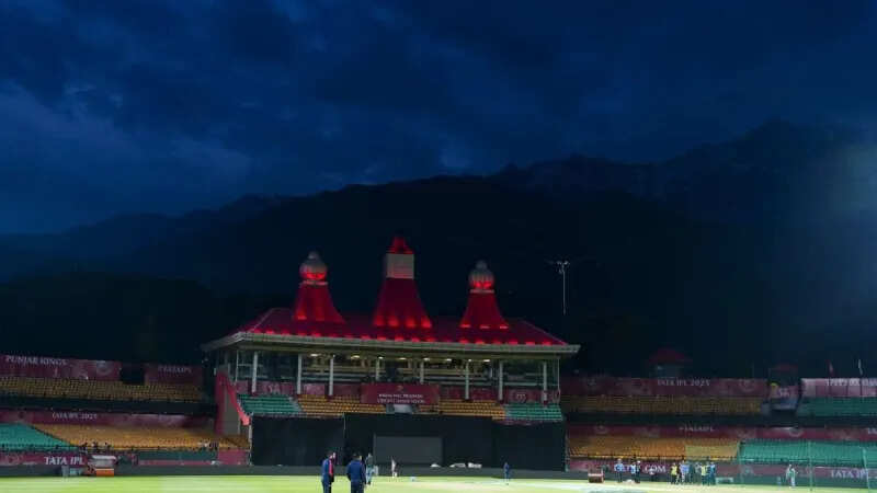 PBKS vs DC Highlights: पाकिस्तान की गोलीबारी के चलते बीच में रोकना पडा मैच, धर्मशाला में भी हुआ ब्लैक आउट