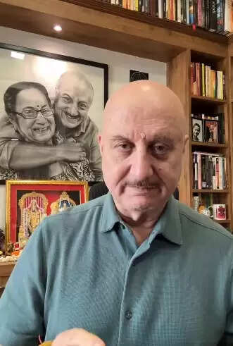 अपने एक्टिंग स्कूल के 20 साल पूरे होने पर अनुपम खेर ने की ये बड़ी घोषणा, छात्रों को देंगे वैश्विक मंच पर चमकने का मौका