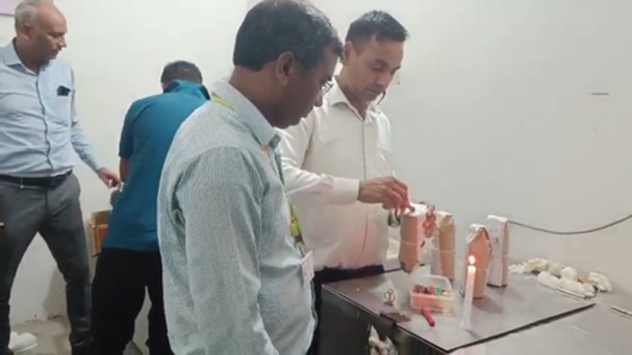 गौतमबुद्ध नगर: रक्षाबंधन से पहले खाद्य विभाग की बड़ी कार्रवाई, 350 किलो पनीर नष्ट