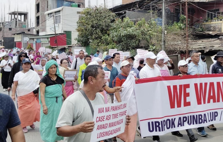 मणिपुर में बम हमले में मारे गए बच्चों के विरोध में जन प्रदर्शन जारी