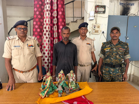 बिहार : मोतिहारी में मंदिर से चोरी गई अष्टधातु की मूर्ति बरामद, एक आरोपी गिरफ्तार