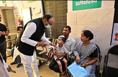 लखनऊ: राजधानी के चिनहट सीएचसी में गंदगी पर भड़के डिप्टी सीएम ब्रजेश पाठक