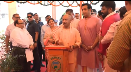 'रवि किशन और कालीबाड़ी बाबा की फिल्म को कितने लोगों ने देखा?' सीएम योगी ने ली चुटकी