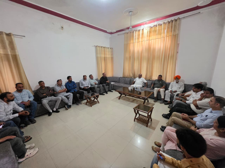 जम्मू-कश्मीर : भारी बारिश के बाद हालात की समीक्षा में जुटे उपमुख्यमंत्री सुरिंदर चौधरी, अधिकारियों संग की बैठक