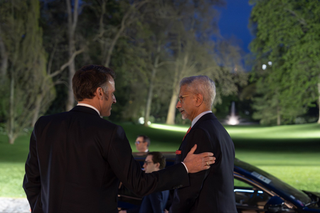 पेरिस में विदेश मंत्री एस जयशंकर ने राष्ट्रपति मैक्रों से की मुलाकात