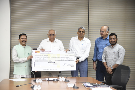 गुजरात एग्रो इंडस्ट्रीज कॉर्पोरेशन ने सीएम भूपेंद्र पटेल को लाभांश राशि 15.37 करोड़ रुपए के चेक सौंपें