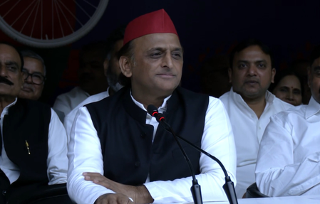 अखिलेश यादव का चुनावी ऐलान : सत्ता में आए तो पुरानी पेंशन बहाल, शिक्षामित्रों को शिक्षक बनाने का वादा