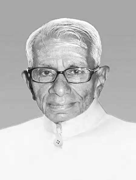 कर्नाटक कांग्रेस के वरिष्ठ नेता भीमन्ना खंड्रे के निधन पर मल्लिकार्जुन खड़गे, राहुल गांधी समेत कई नेताओं ने दुख जताया