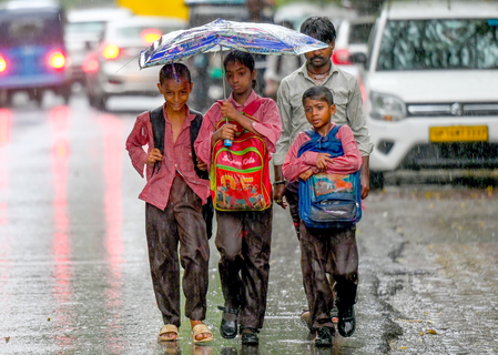 मानसून की दस्तक से मौसम बदला, 3 जुलाई को बारिश, आंधी और 50 किमी/घंटा तक तेज हवाओं का येलो अलर्ट