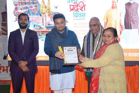 यूपी दिवस: प्रदेश के 18 मंडलों के 54 स्थानों पर एक साथ हुए नुक्कड़ नाटक