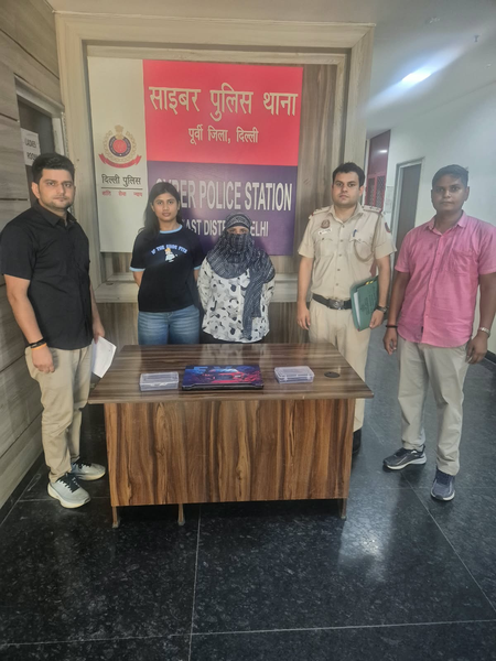 नई दिल्ली : 1.15 लाख रुपए की साइबर धोखाधड़ी करने के आरोप में मां-बेटे गिरफ्तार