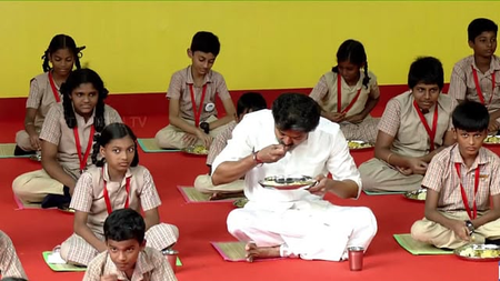 तमिलनाडु के मुख्यमंत्री विजय ने कक्षा 6 से 8 तक के लिए विस्तारित नाश्ता योजना शुरू की