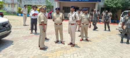 झारखंड के हजारीबाग में पुलिस के विशेष ऑपरेशन में 77 अपराधी और वारंटी गिरफ्तार