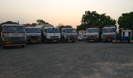 गुजरात पुलिस ने कच्छ में 43.4 करोड़ रुपए का तेल और उपकरण जब्त किए, 11 गिरफ्तार