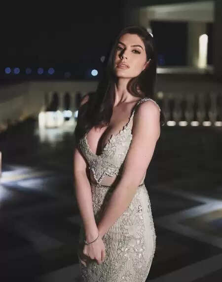 'मस्ती 4' को साइन करने में झिझक रही थीं एलनाज नोरौजी, कहा- 'इमेज पर गलत असर पड़ने का था डर'