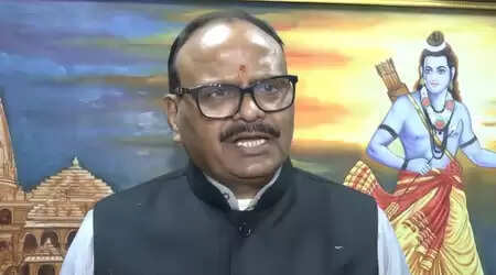 अखिलेश यादव पूरी तरह से दिग्भ्रमित हैं: डिप्टी सीएम ब्रजेश पाठक