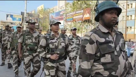 होली के मद्देनजर रांची में पुलिस-प्रशासन का फ्लैग मार्च, एसडीओ बोले- गड़बड़ी करने वालों से सख्ती से निपटेंगे