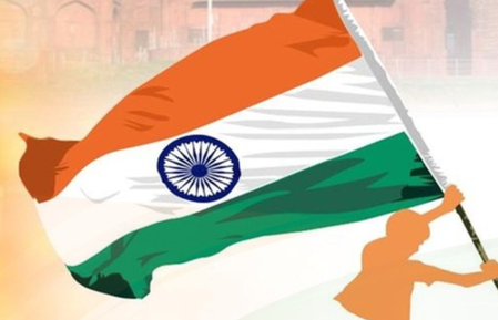 उत्तराखंड: देशभक्ति के रंग में रंगा काशीपुर, मेयर दीपक बाली ने 135 फीट ऊंचे तिरंगे का किया उद्घाटन