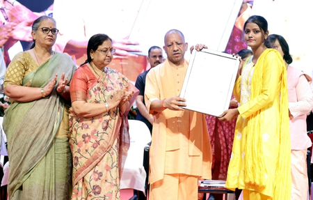 इस साल आंगनवाड़ी में 5 हजार कार्यकत्रियों व 60 हजार सहायिकाओं की भर्ती का लक्ष्य: सीएम योगी