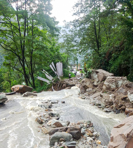 सिक्किम के ग्यालशिंग में भारी बारिश के कारण भूस्खलन, 128 लोगों को सुरक्षित स्थानों पर ले जाना पड़ा