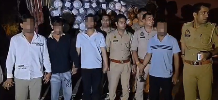 हापुड़ में मुठभेड़ के बाद पांच अपराधी गिरफ्तार, पुलिस ने 55 लाख के सामान से भरे कैंटर लूट की घटना को सुलझाया