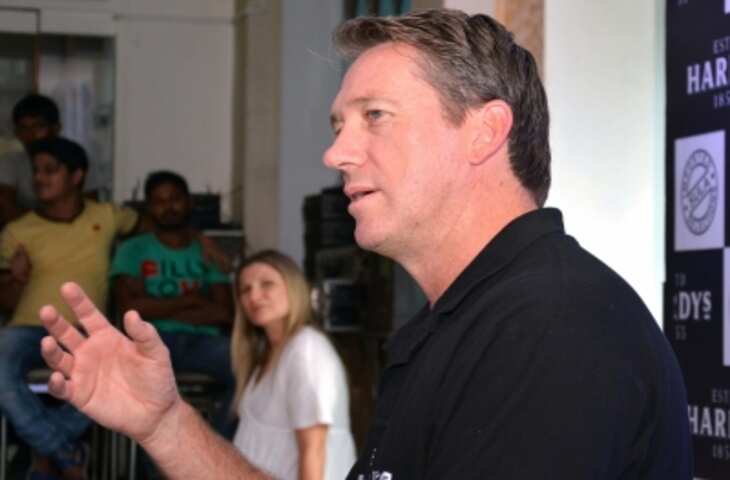 एडिलेड टेस्ट: नाथन लियोन से अपना रिकॉर्ड टूटने पर गुस्से में दिखे ग्लेन मैकग्रा, सर पर उठा ली कुर्सी