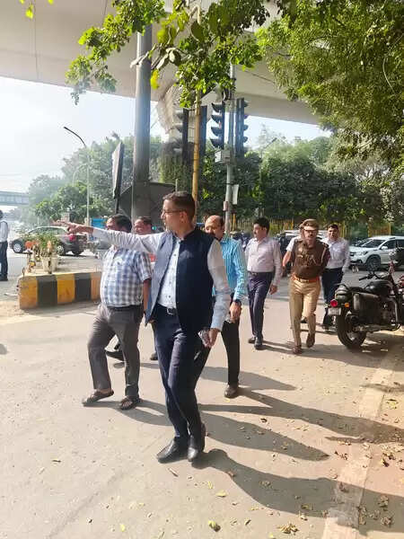 पैदल मुसाफिरों के लिए नोएडा गोलचक्कर पर बनेगा आधुनिक स्काईवॉक, ट्रैफिक रहेगा स्मूद