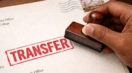 बंगाल में अधिकारियों और पुलिसकर्मियों के तबादलों को लेकर अनिश्चितता, चुनाव की घोषणा से सिर्फ एक घंटे पहले आदेश जारी