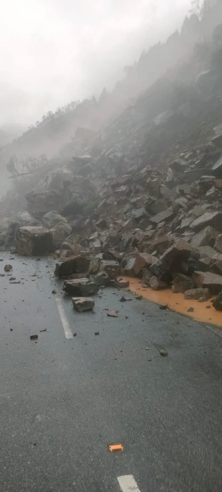 भूस्खलन से बद्रीनाथ राष्ट्रीय राजमार्ग, नारायणबगड़–कर्णप्रयाग मुख्य सड़क और एनएच-5 बंद