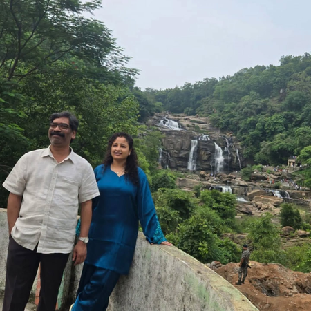 हेमंत सोरेन कार ड्राइव कर मौसम का लुत्फ उठाने पहुंचे जोन्हा फॉल, बोले- झारखंड प्रकृति का अनुपम उपहार