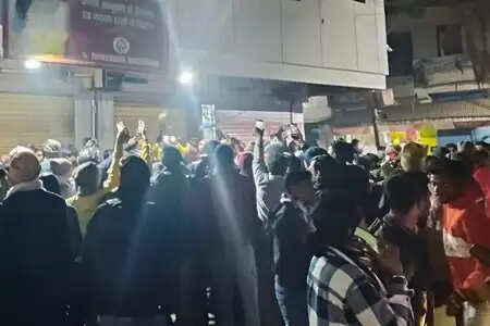 जामताड़ा: ज्वेलरी शॉप में लूट, विरोध करने पर दुकानदार को गोली मारी, हालत गंभीर