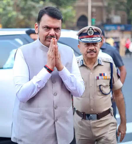 महाराष्ट्र राज्य शहीद स्मृति दिवस पर मुख्यमंत्री समेत कई प्रमुख नेताओं ने श्रद्धांजलि अर्पित की