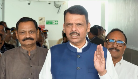 महाराष्ट्र: सीएम फडणवीस ने राहुल गांधी के दिल्ली विरोध प्रदर्शन की आलोचना की, कांग्रेस पर लगाया आरोप