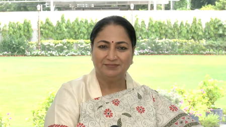 पेट्रोल-डीजल वाहन मालिकों को घबराने की जरूरत नहीं, चरणबद्ध तरीके से लागू होगी ईवी नीति : रेखा गुप्ता