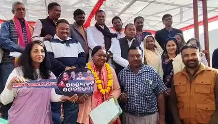 डिंडोरी: सांसद फग्गनसिंह कुलस्ते की उपस्थिति में 30 गरीबों को मिली मकान की चाबी, प्रधानमंत्री का जताया आभार